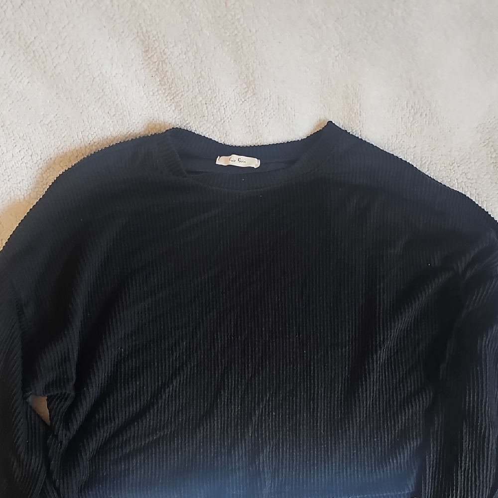 Tres Bien Black Crop Top